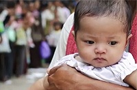 baby waits for vaccine