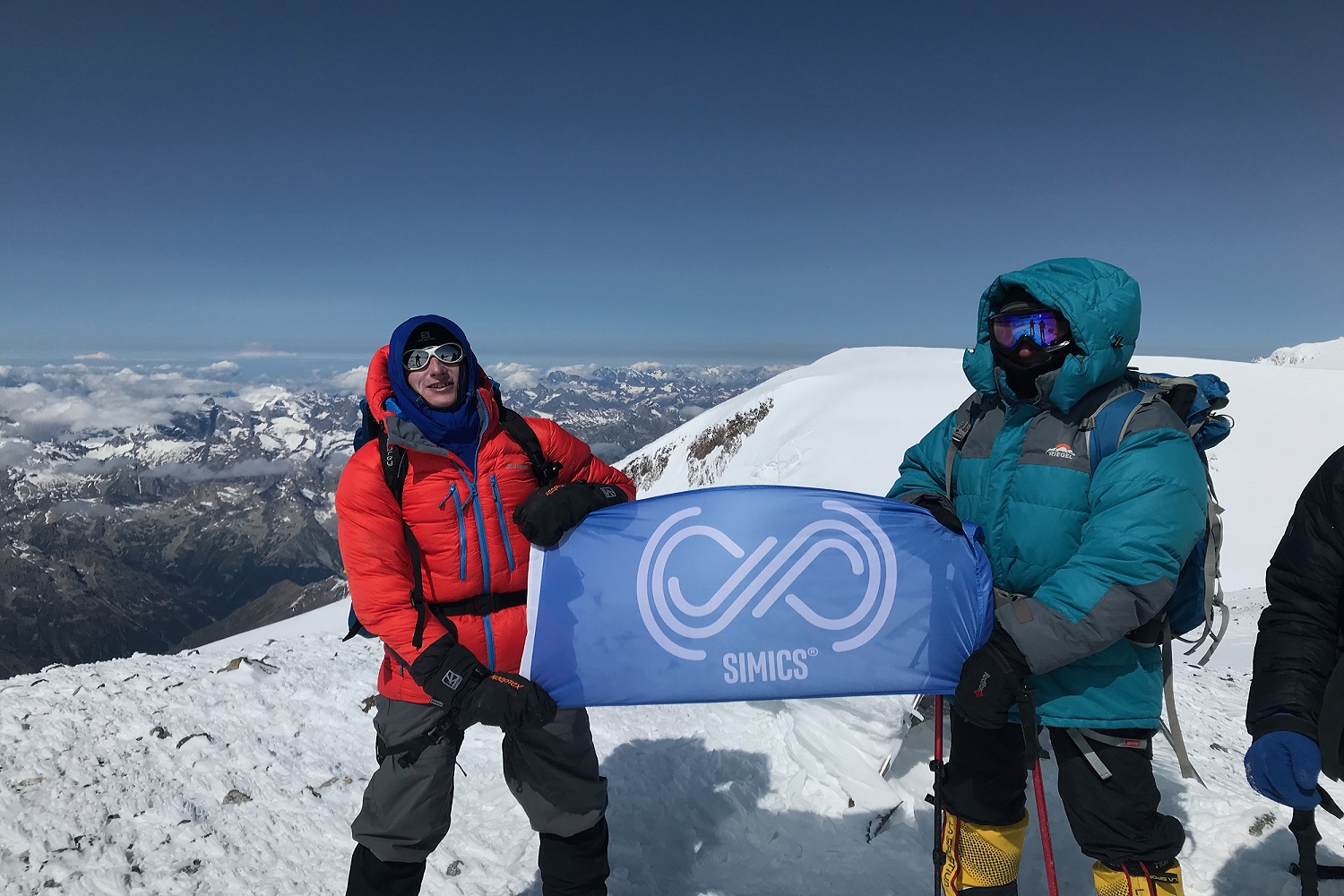Evgeny Yulyugin and Igor Zdanovich on the top of the east peak of Mt Elbrus. Photo by Alexey Yulyugin