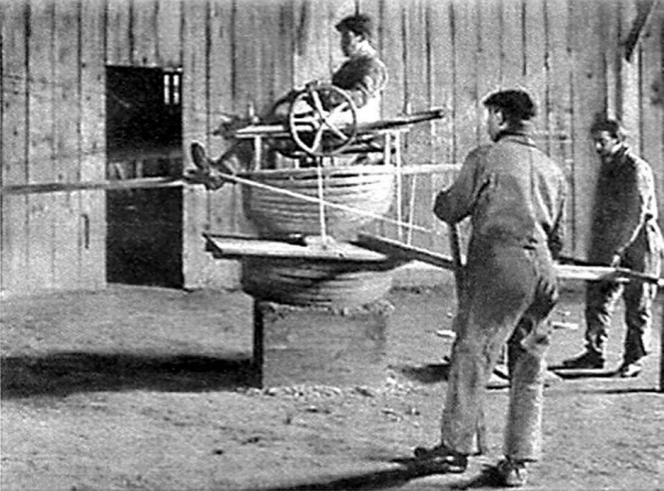 vintage photo of 1909 flight simulator
