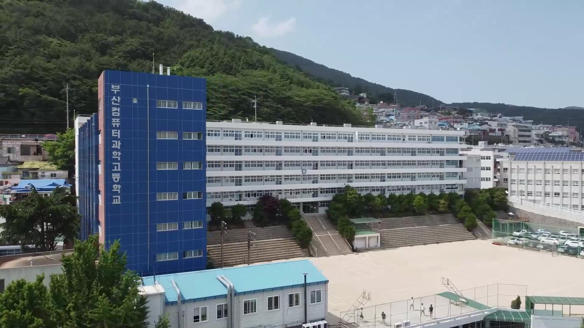Busan High School Improves Class Experience