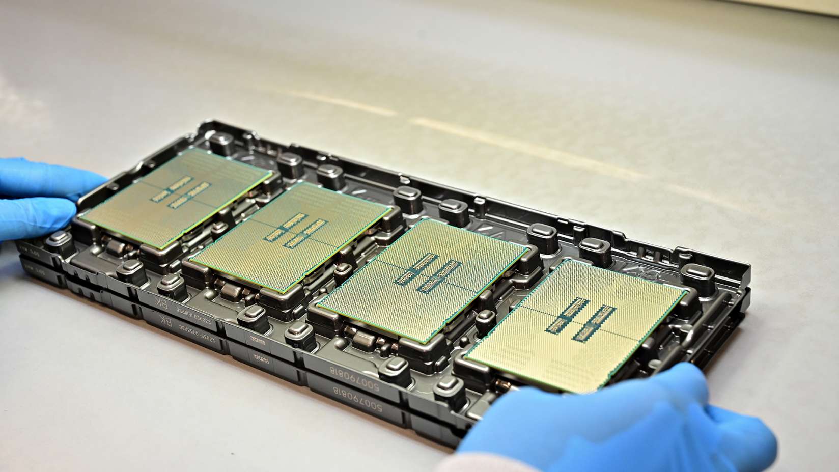 newsroom-intel-xeon-6-e-cores-6.jpg.rendition.intel.web.1648.927.jpg