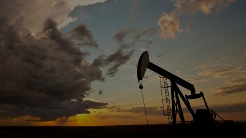 Oil well horizon dark