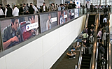 IDF attendees head to Intel CEO Paul S. Otellini's keynote in San Francisco, Calif., on Tuesday, August 23, 2005. (Intel Press Relations)